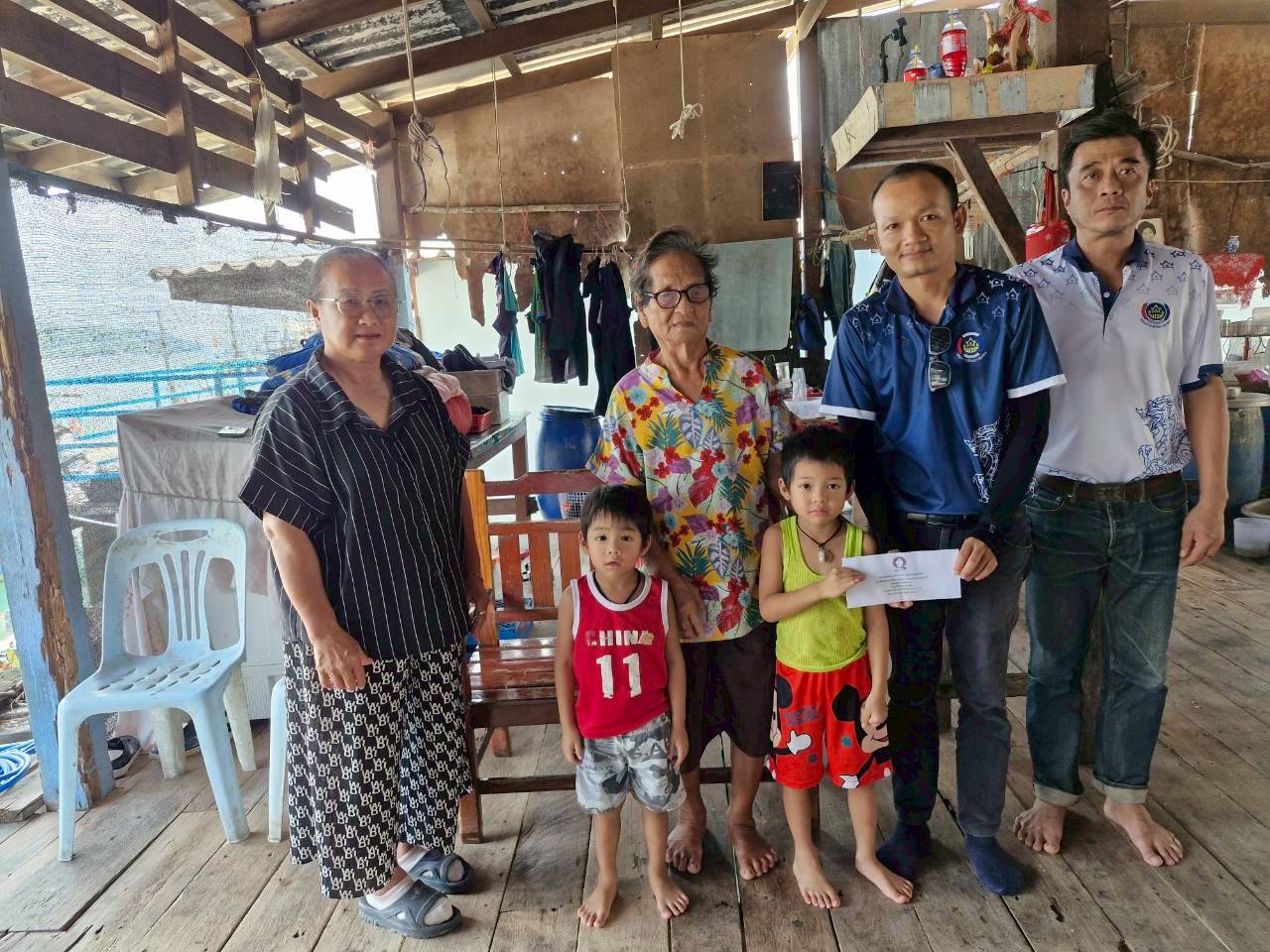 พช.เกาะกูด ลงพื้นที่เพื่อมอบทุนโครงการกองทุนพัฒนาเด็กชนบท