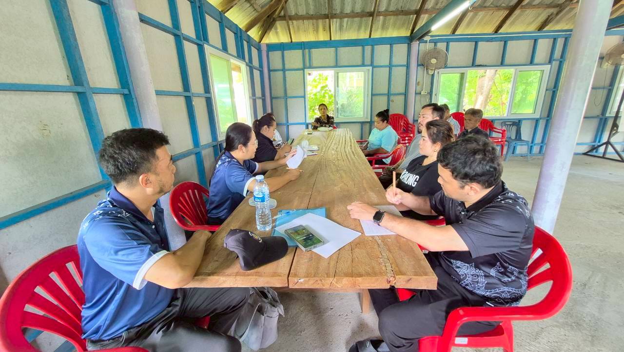 สำนักงานพัฒนาชุมชนอำเภอเกาะกูด เข้าร่วมติดตามโครงการแก้ไขปัญหาความยากจน