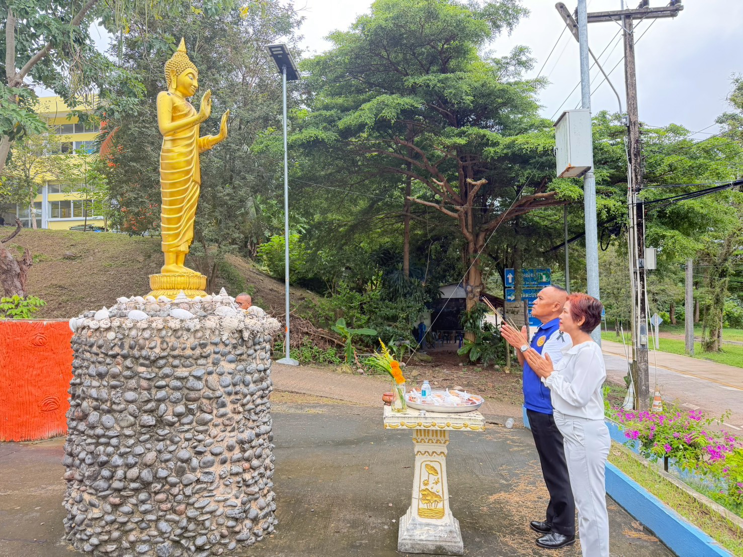สำนักงานพัฒนาชุมชนอำเภอเกาะกูดร่วมพิธีทำบุญอำเภอเกาะกูด