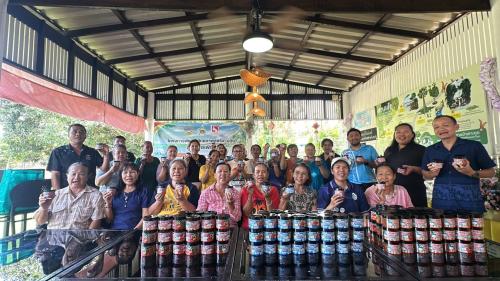 สำนักงานพัฒนาชุมชนอำเภอเกาะกูด ส่งเสริมสตรีสร้างอาชีพ ต่อยอดวัตถุดิบท้องถิ่น สู่น้ำพริก “กุ้ง ปู ปลา”