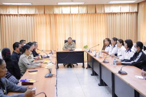 สำนักงานพัฒนาชุมชนอำเภอเกาะกูด ร่วมประชุมขับเคลื่อนการจัดทำดอกไม้จันทน์ งานพระราชพิธีถวายพระเพลิงพระบรมศพ สมเด็จพระนางเจ้าสิริกิติ์ พระบรมราชินีนาถ พระบรมราชชนนีพันปีหลวง