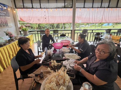 สำนักงานพัฒนาชุมชนอำเภอเกาะกูด ติดตามการจัดทำดอกไม้จันทน์